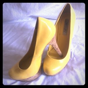 Yellow and cork heels 💛